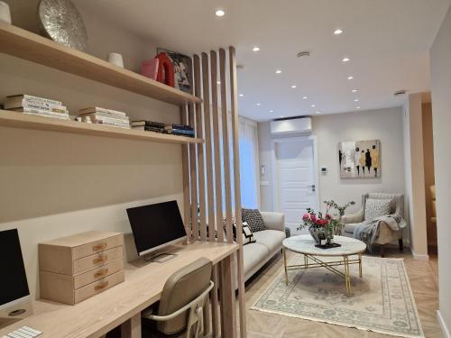 Sun & Palms - Luxurious 2 Bedroom Apartment With A Great Pool Area