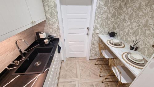 Sun & Palms - Luxurious 2 Bedroom Apartment With A Great Pool Area