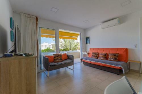 Holiday Apartment With Direct Sea Promenade Access