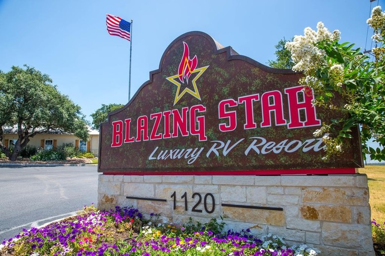 Hotel Blazing Star Resort