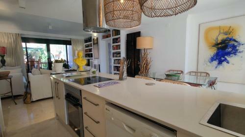 Apartamento Chambao Suite Marbella Cabopino Beach