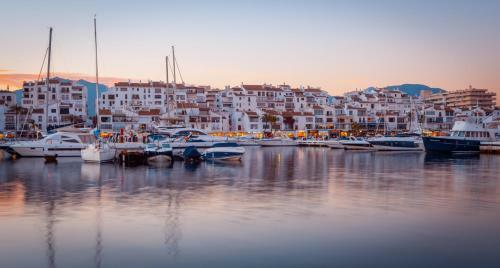 Apartamento Playas Del Duque - Puerto Ban�s - Marbella