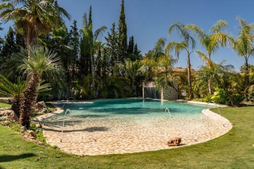 Villa Modern Dream Mansion In Tropical Nueva Andaluc�a ?