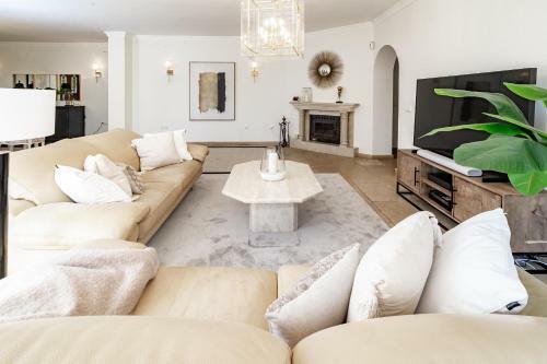 Cln- Spacious 6 Bedroom Villa Next To Beach