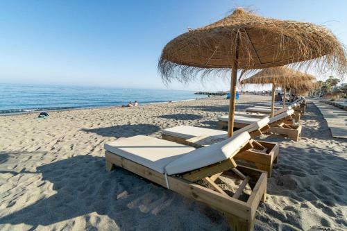 Cln- Spacious 6 Bedroom Villa Next To Beach