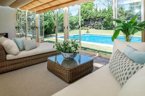 Cln- Spacious 6 Bedroom Villa Next To Beach