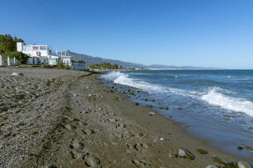 Cln- Spacious 6 Bedroom Villa Next To Beach