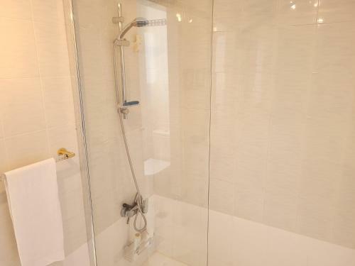Beachfront Family Apartment In Puerto Banus