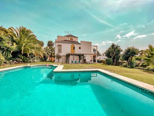 Beautiful Villa Close To Puerto Ban�s