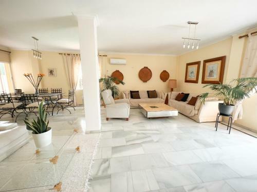 Beautiful Villa Close To Puerto Ban�s