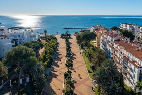 Stylish Sea View Apartment In Playas Del Duque