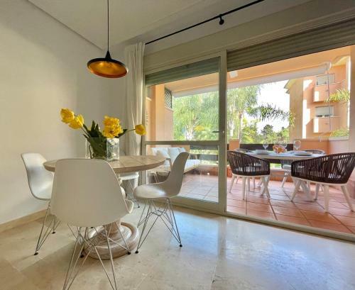 Tranquilo Apartamento Con Piscina En Dunas Marbella