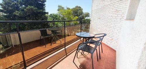Apartamento Skol 329 ? Spacious Beachfront Studio With Sea Views