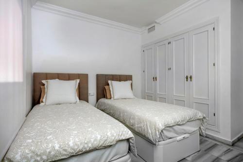 Stunning 2 Bedroom Apartment Magna Marbella Rdr259