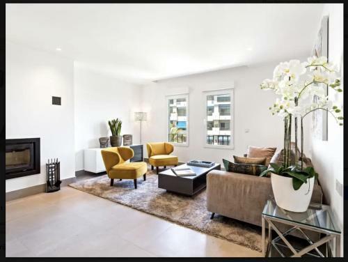 Puerto Banus Luxury Apartment Located In Harbor