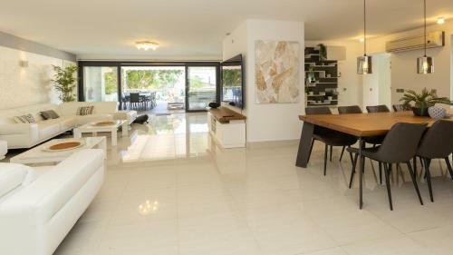 Villa Dune, Luxury Villa, 5 Min Walk To The Beach