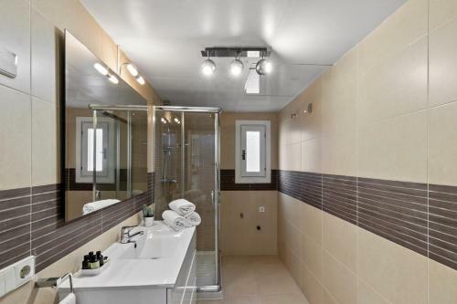 Amplio Y Luminoso Apartamento En 1 L�nea Playa