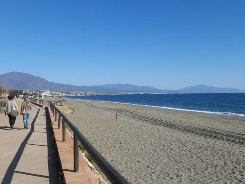 Apartamento Manilva Con Terraza Y Piscina