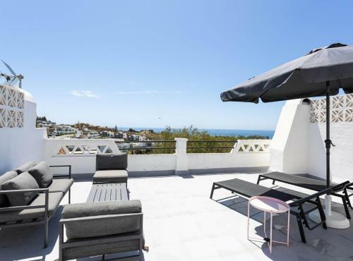 Modern Townhouse With Sea View In Marbella