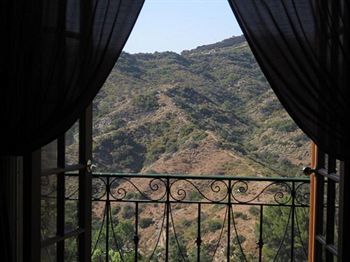 Topanga Canyon Inn Bed And Breakfast