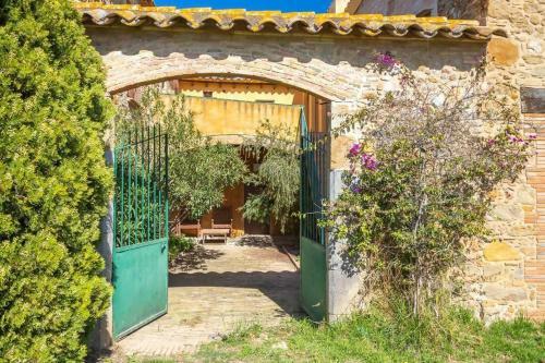 Mas�a Con Piscina En Costa Brava