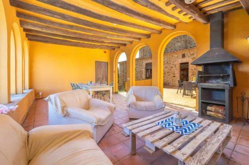 Mas�a Con Piscina En Costa Brava