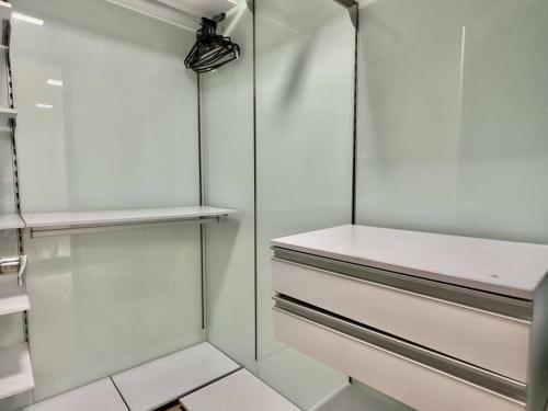 Apartamento 202 Family Haven In El Poblado: Spacious & Charming