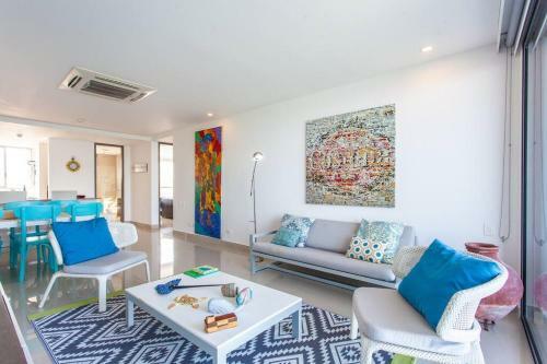 Spectacular 2 Bedroom Apt - 14th Floor Morros City