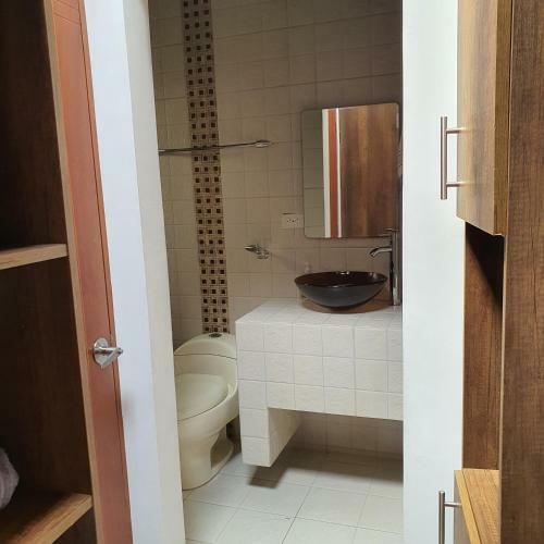 Apartamento Amoblado Barrio Primavera. Tranquilo Y C�modo
