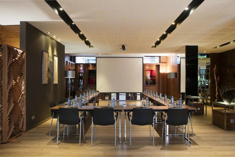 AC Hotel Victoria Suites By Marriott