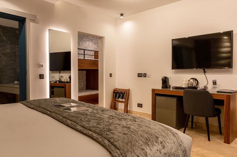 Hotel The Village Boutique And Spa