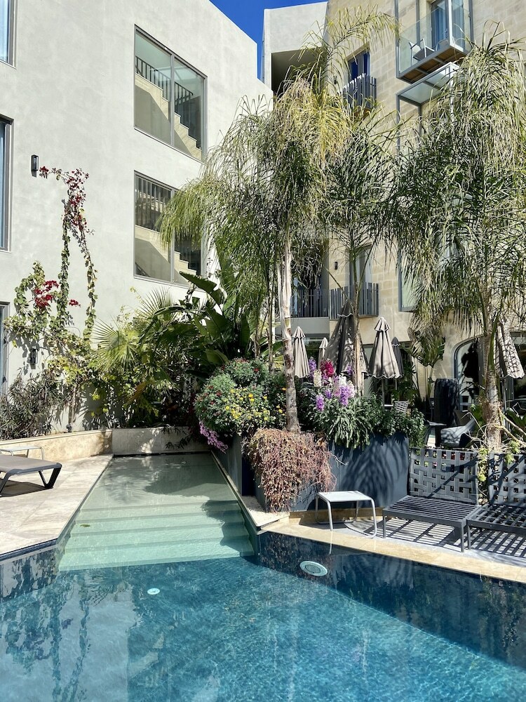 Hotel The Village Boutique And Spa
