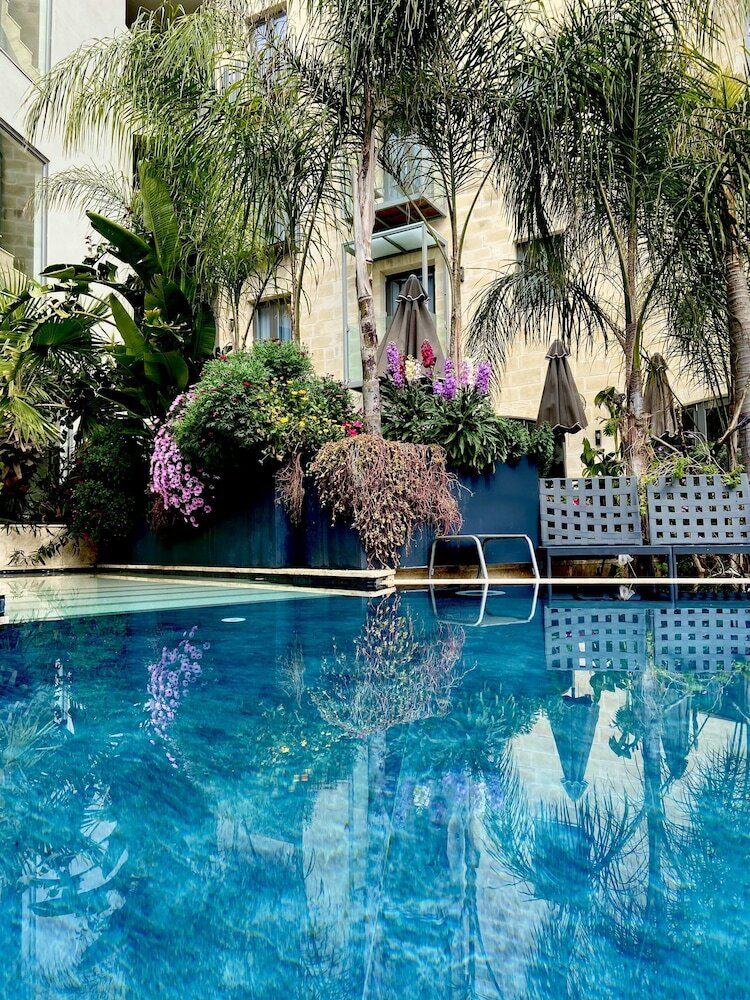 Hotel The Village Boutique And Spa