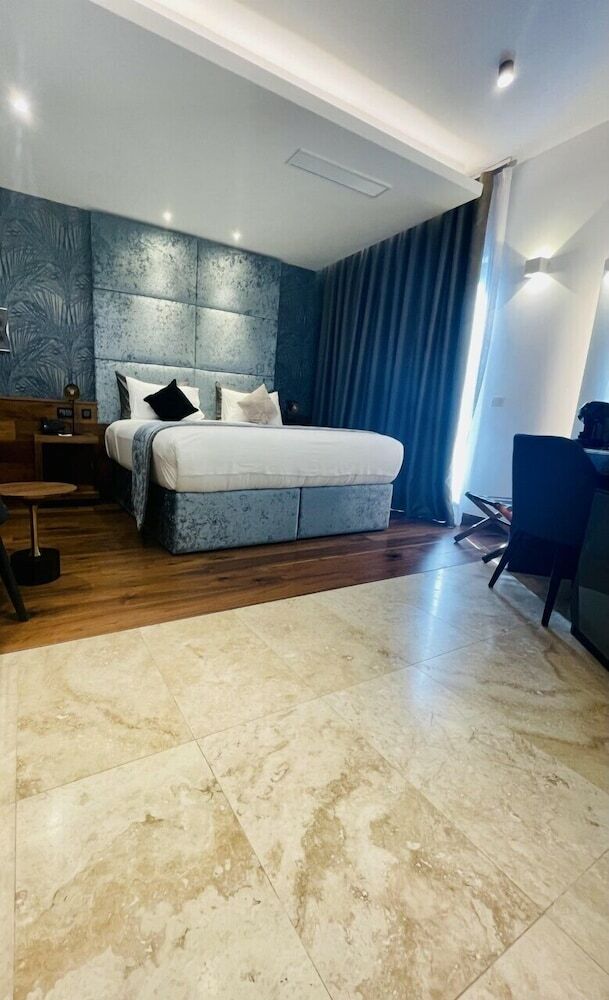 Hotel The Village Boutique And Spa