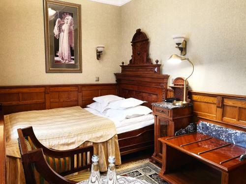 Hotel Pa?ac Czarny Las (50 Km Od Katowic)