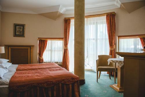 Hotel Pa?ac Czarny Las (50 Km Od Katowic)