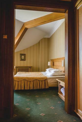 Hotel Pa?ac Czarny Las (50 Km Od Katowic)