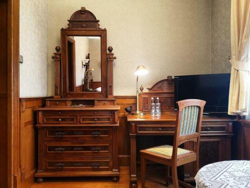 Hotel Pa?ac Czarny Las (50 Km Od Katowic)