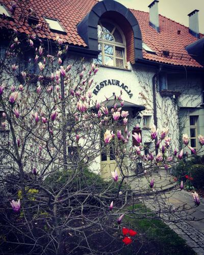 Hotel Pa?ac Czarny Las (50 Km Od Katowic)