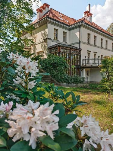 Hotel Pa?ac Czarny Las (50 Km Od Katowic)