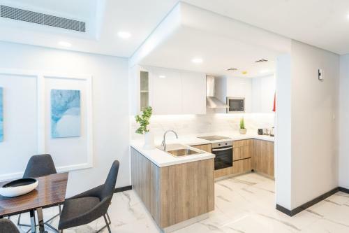 S Plaza Suites Hotel