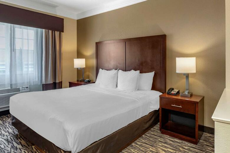Hotel Comfort Suites Airport Salem