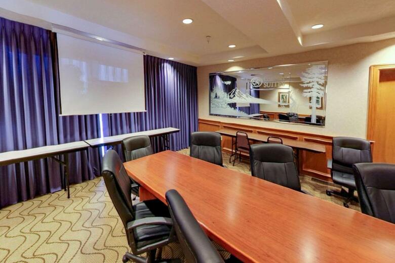 Hotel Comfort Suites Airport Salem