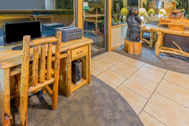 Motel Days Inn Black Bear