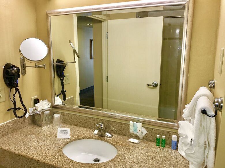 Clarion Hotel & Suites Hamden