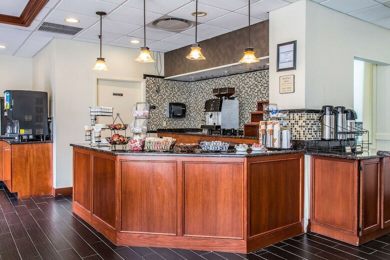 Clarion Hotel & Suites Hamden