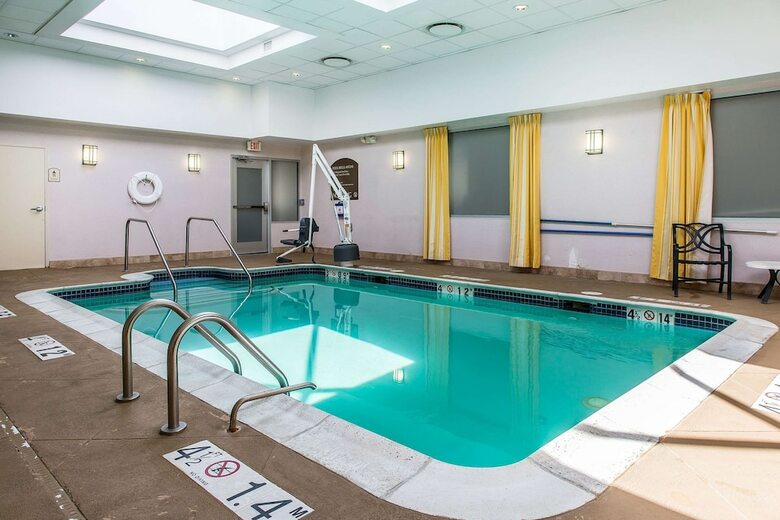 Clarion Hotel & Suites Hamden