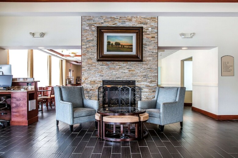 Clarion Hotel & Suites Hamden