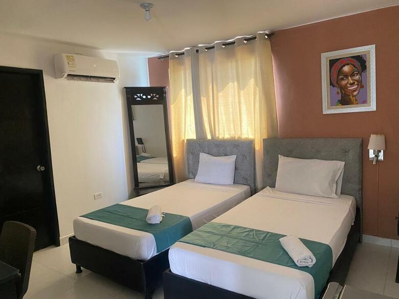 Hotel Olas Marinas Inn