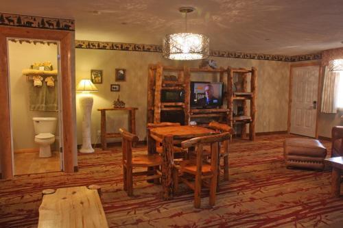 Hotel Gateway Inn And Suites